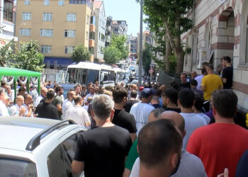 Kazada ölen anne ve kızı toprağa verildi