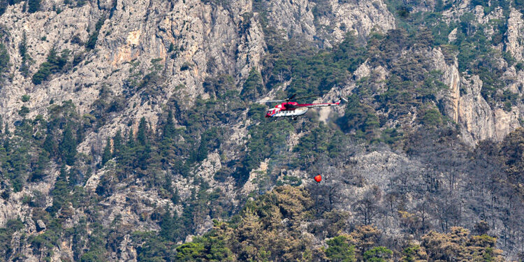 Kemer'deki orman yangını 5'inci gününde