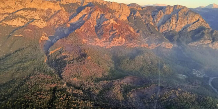 Kemer'deki yangında 800 hektar alan etkilendi