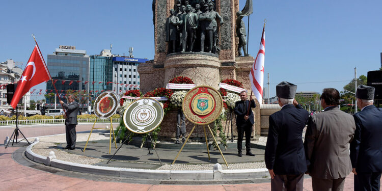Kıbrıs Barış Harekatı'nın 49'uncu yılında tören düzenlendi