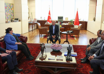 Kılıçdaroğlu, KESK heyetini kabul etti