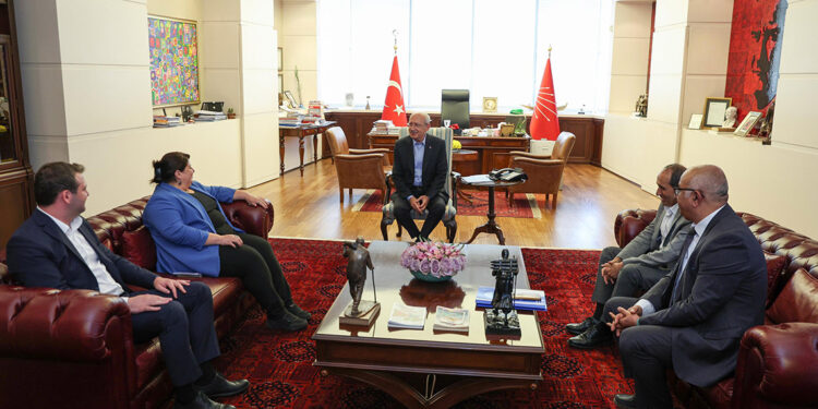 Kılıçdaroğlu, KESK heyetini kabul etti