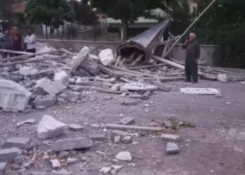 Kırıkkale'de fırtına caminin minaresini yıktı