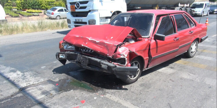 Kırıkkale'de kırmızı ışıkta kaza; 4 yaralı