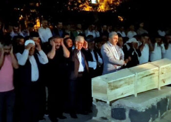 Kırılan buzulların arasında ölen öğretmen defnedildi