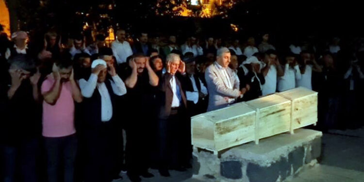 Kırılan buzulların arasında ölen öğretmen defnedildi