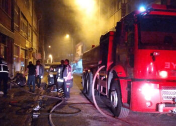 Kırşehir'de iş hanında çıkan yangında 9 iş yeri zarar gördü