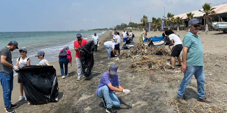 Koluman Otomotiv çalışanlarından sahil temizliği
