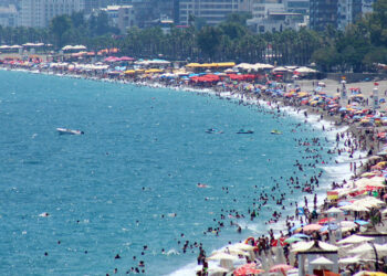 Konyaaltı Sahili, Antalyalılar ve turistlere kaldı