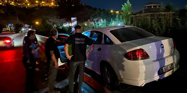 Köprüde kaza yapan otomobilin sürücüsü kayıp