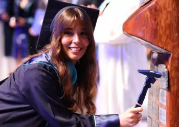 Libyalı noor sagar türkiye'den birincilikle mezun oldu 