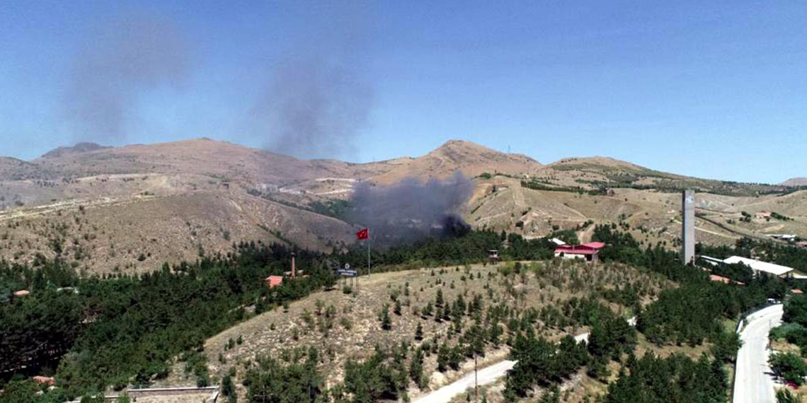 Ankara'nın Kayaş ilçesindeki MKE'nin kapsül fabrikasında patlama meydana geldi. Patlamada, ilk belirlemelere göre 4 işçi yaralandı.