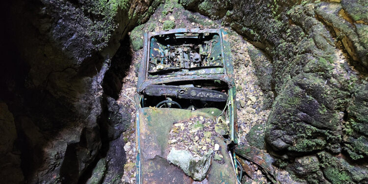 Mağarada bulunan Murat 124, Konya plakalı çıktı