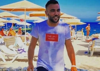 Mahalle bekçisi 9 yaşındaki kızının yanında öldürüldü
