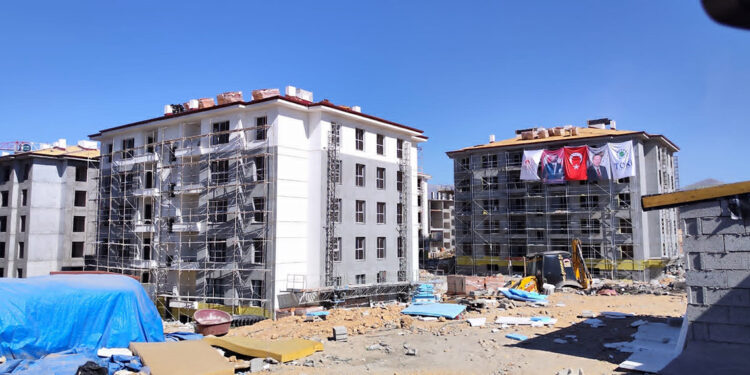 Malatya'da depremzede konutları hızla yükseliyor