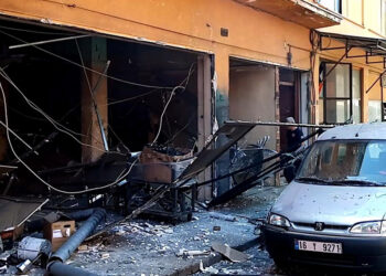Metal işleme atölyesinde boya kazanı patladı; 2 yaralı