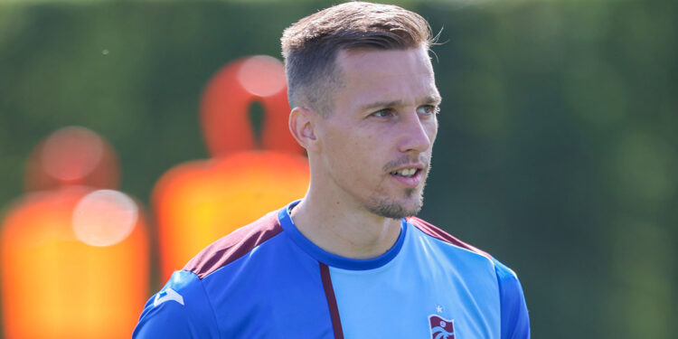 Mislav Orsic'in çapraz bağlarında yırtık şüphesi