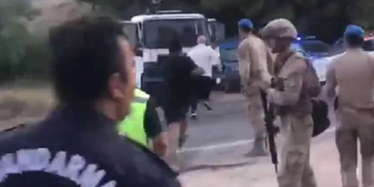 Muğla'da 40 eylemci gözaltında; 2 jandarma açığa alındı