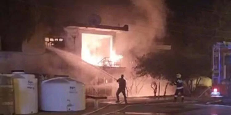 Muğla'da depo olarak kullanılan evde yangın