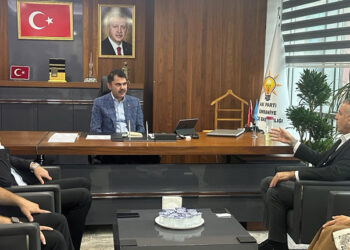 Murat Kurum AK Parti İlçe Başkanlığı'nı ziyaret etti