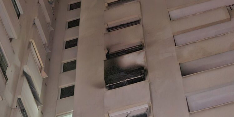 Mutfakta çıkan yangın, evde hasara neden oldu