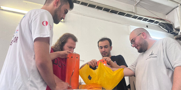 ODTÜ'lü öğrenciler, 'model uydu' ile ABD'de 2'nci oldu