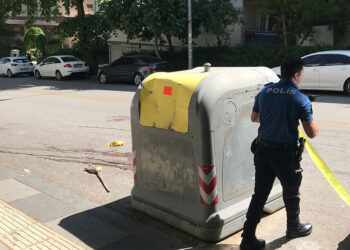Oğlunun kız arkadaşının babasını bıçakladı