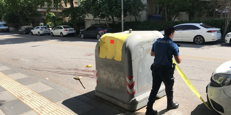 Oğlunun kız arkadaşının babasını bıçakladı