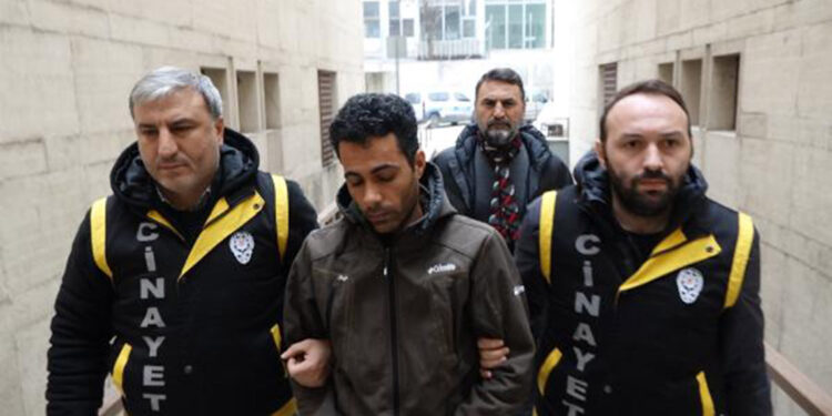 Oğluyla kavga eden çocuğun babasını vurdu