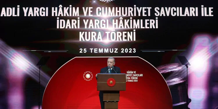 Önceliğiimiz türkiye'yi darbe anayasasından kurtarmak