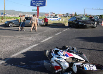 Otomobille çarpışan motosikletin 16 yaşındaki sürücüsü öldü