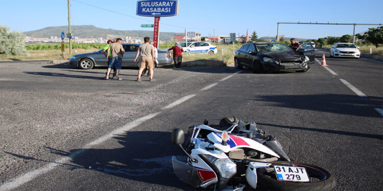 Otomobille çarpışan motosikletin 16 yaşındaki sürücüsü öldü