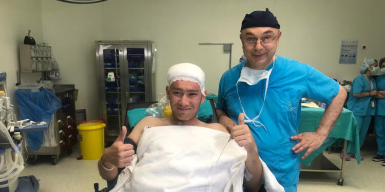 Parkinson’a Kalinka'yı söyleyerek veda etti