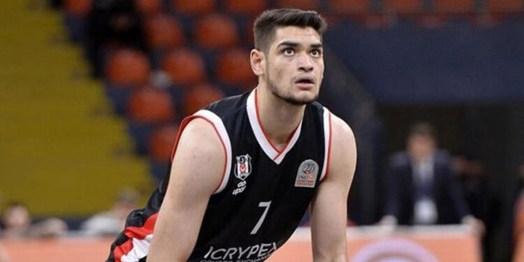 Pınar Karşıyaka'da Furkan Haltalı imzayı attı