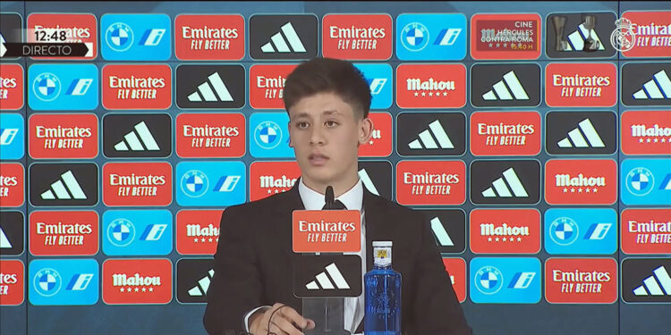 Real Madrid Arda Güler'i basına tanıttı