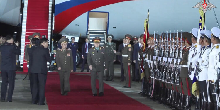 Rusya Savunma Bakanı Şoygu Kuzey Kore’de