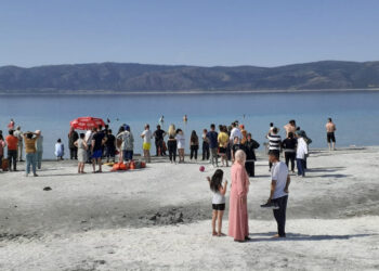 Salda Gölü'ne giren 13 yaşındaki İlayda boğuldu