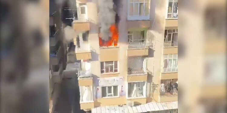 Şanlıurfa'da 6 katlı binada yangın