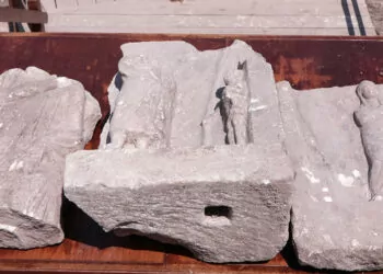 Saraçhane'de 1500 yıllık 3 mezar steli bulundu  