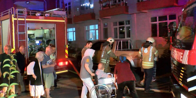 Sarıyer İzzet Baysal Huzurevi'nde yangın