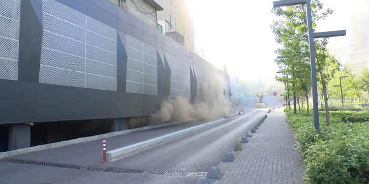 Sarıyer'de iş merkezinde yangın