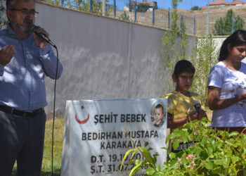 Şehit Bedirhan bebek ve annesi, kabirleri başında anıldı