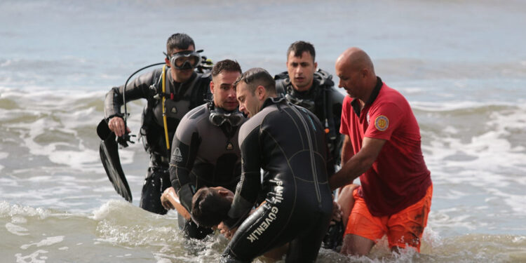 Serinlemek için denize giren İsmail boğuldu