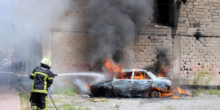 Sıcak havalarda araç yangınlarına dikkat