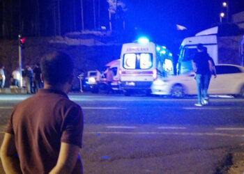 Siirt'te TIR ile ambulans çarpıştı; 1 yaralı