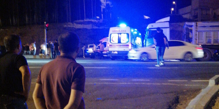 Siirt'te TIR ile ambulans çarpıştı; 1 yaralı