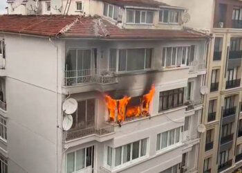 Şişli'de 5 katlı binada yangın