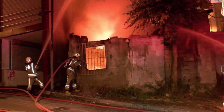 Şişli'de gecekondu yangını korkuttu