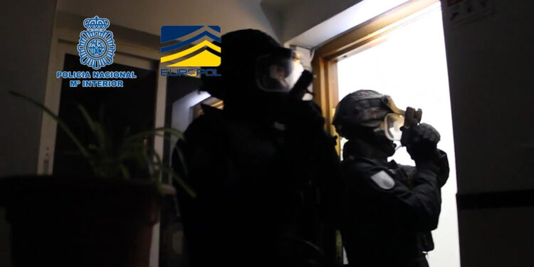 Sofistike teknolojiyle insan kaçıran çete çökertildi