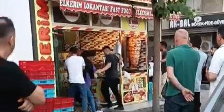 Sultangazi'de Suriyelilerin restoranına saldırı